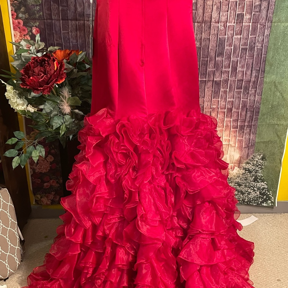 Elegant Red Ruffled Prom Dress